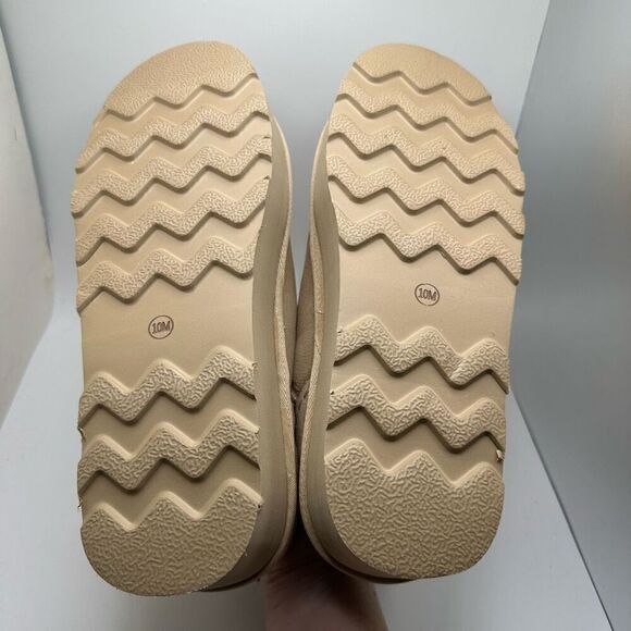 CUSHIONAIRE Women's Genuine Suede Cozy Mule Platform +Memory Foam 10 SAND NWT - Picture 5 of 7